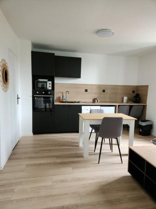Le Maillot V Apartment Castres  Exterior photo